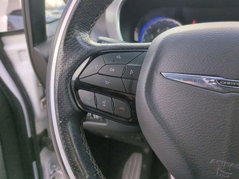 Used 2019 Chrysler Pacifica Limited w/ S Appearance Package image 34