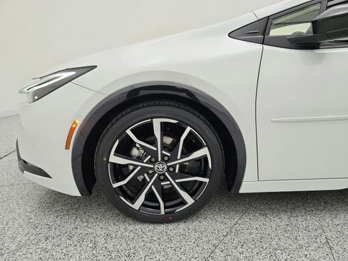 Used 2024 Toyota Prius Prime FWD image 17
