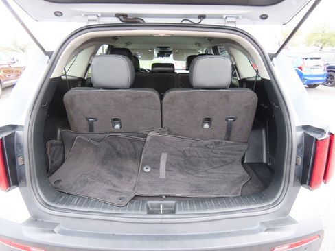 Used 2021 Kia Sorento S image 14