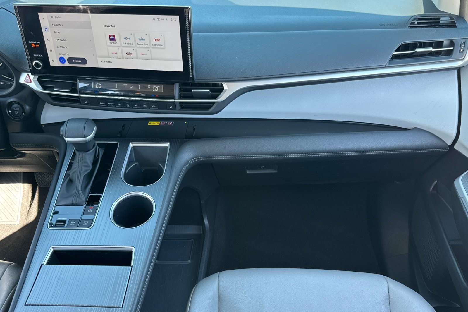 Used 2025 Toyota Sienna XLE FWD image 31