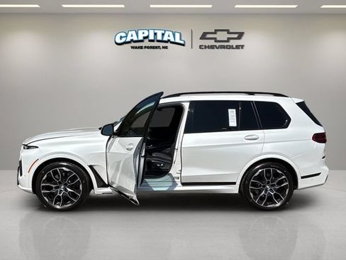 Used 2023 BMW X7 xDrive40i w/ Executive Package AWD/4WD image 3