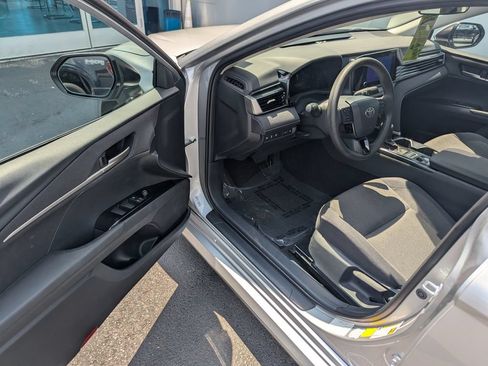 Used 2025 Toyota Camry LE FWD image 9