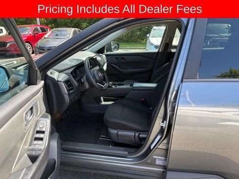 Used 2024 Nissan Rogue S FWD image 8