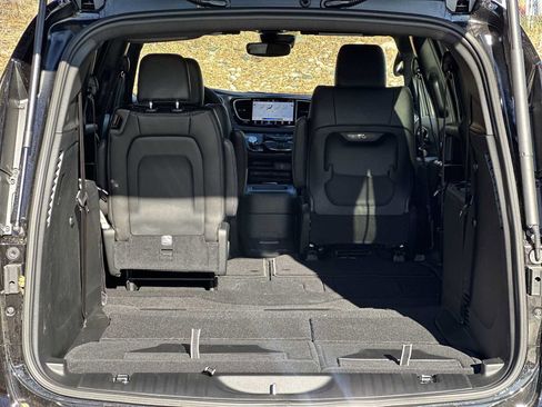 New 2026 Chrysler Pacifica Select image 18
