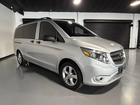 Used 2016 Mercedes-Benz Metris Passenger w/ Driver Efficiency Package image 3