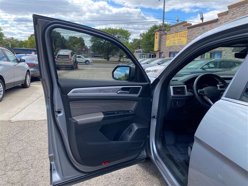 Used 2021 Volkswagen Atlas Cross Sport SE image 29