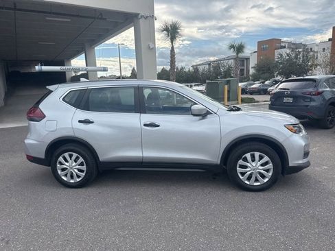 Used 2019 Nissan Rogue S image 2