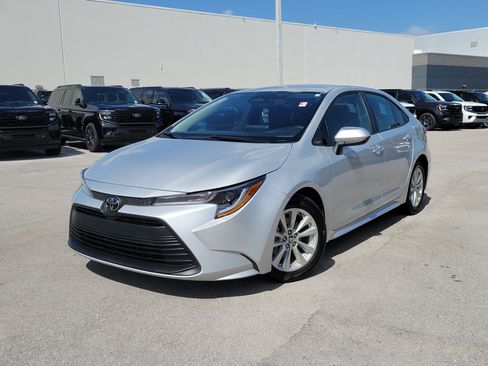 Used 2023 Toyota Corolla LE w/ LE Convenience Package FWD image 32