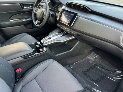 Certified 2021 Honda Clarity Plug-In Hybrid image 17
