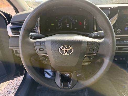 Used 2025 Toyota Camry LE image 25