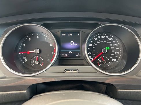 Used 2021 Volkswagen Tiguan SE w/ Panoramic Sunroof Package image 17