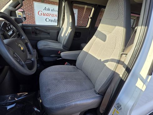 Used 2018 Chevrolet Express 3500 LT w/ LT Preferred Equipment Group image 15