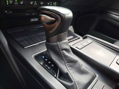 Used 2019 Lexus ES 350 Ultra Luxury w/ Accessory Package 2 FWD image 13