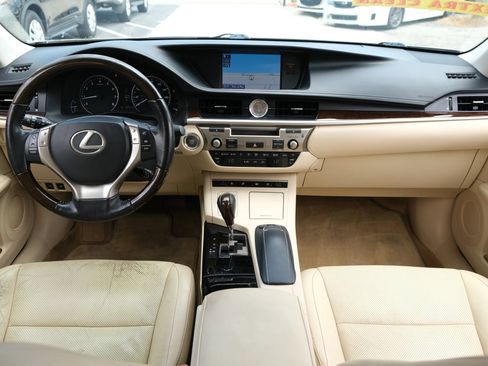Used 2014 Lexus ES 350 w/ Luxury Package FWD image 10