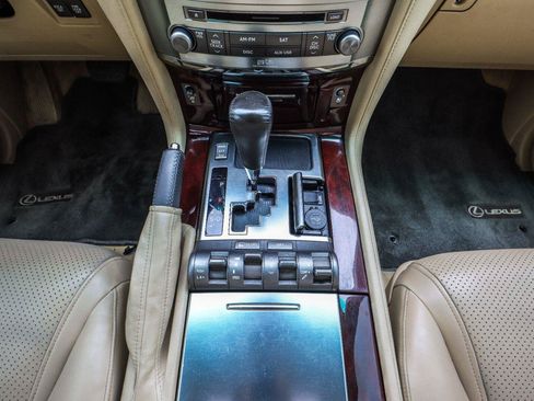 Used 2011 Lexus LX 570 4WD w/ Luxury Pkg image 31