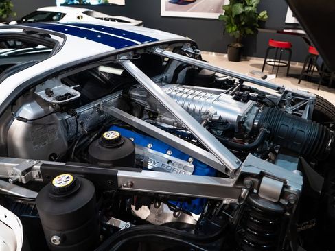 Used 2005 Ford GT RWD image 24