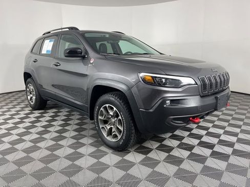 Used 2022 Jeep Cherokee Trailhawk w/ Comfort/Convenience Group AWD/4WD image 3