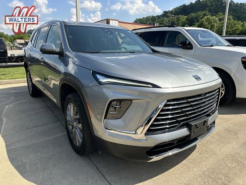 Used 2025 Buick Enclave Preferred AWD/4WD image 1