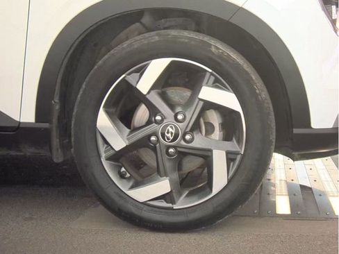 Used 2024 Hyundai Venue SEL FWD image 27
