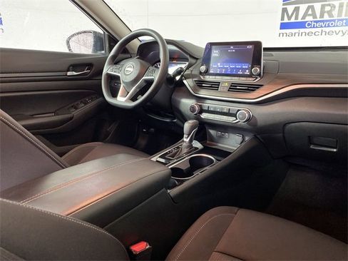 Used 2024 Nissan Altima 2.5 SV image 25