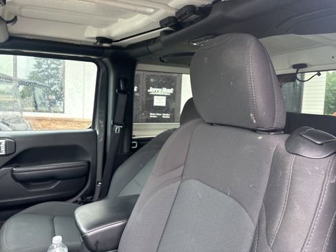 Used 2022 Jeep Wrangler Sport AWD/4WD image 3
