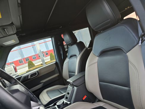 Used 2023 Ford Bronco Wildtrak image 12