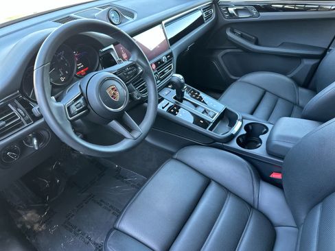 Used 2026 Porsche Macan AWD/4WD image 4