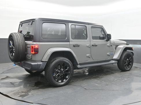 Used 2023 Jeep Wrangler Unlimited Sahara AWD/4WD image 9
