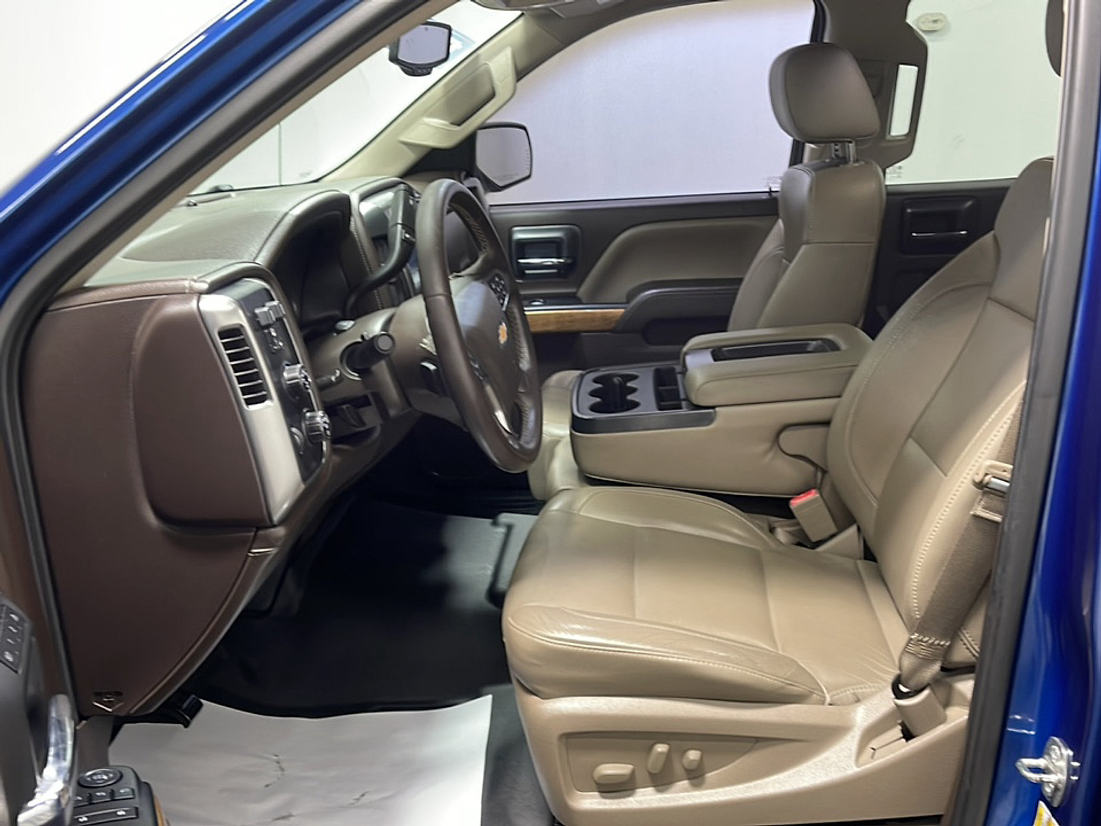 Used 2015 Chevrolet Silverado 1500 LTZ AWD/4WD image 2