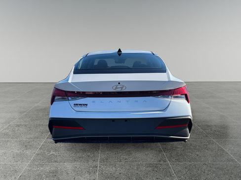 New 2025 Hyundai Elantra SE image 4
