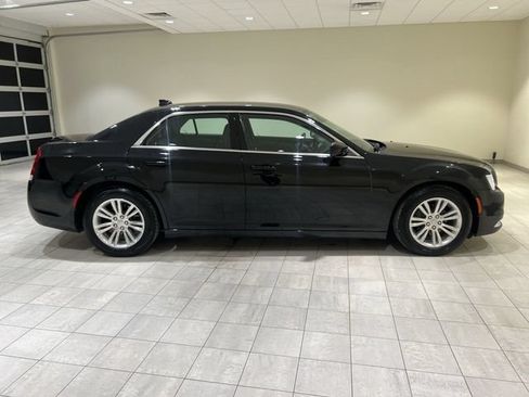 Used 2019 Chrysler 300 Touring L w/ Quick Order Package 22F RWD image 6