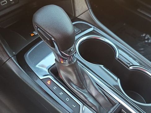 Used 2023 Chevrolet Equinox Premier image 16