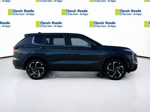 Used 2024 Mitsubishi Outlander SE image 9