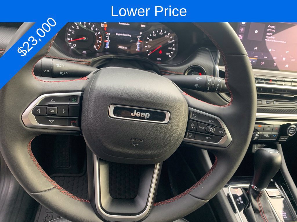 Used 2025 Jeep Compass Trailhawk AWD/4WD image 3