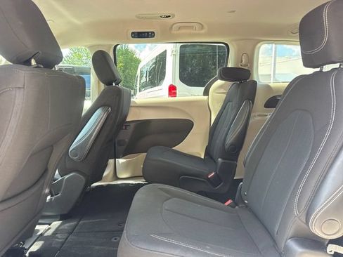 Used 2023 Chrysler Voyager LX FWD image 11