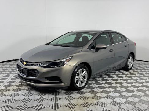 Used 2017 Chevrolet Cruze LT w/ Convenience Package FWD image 9