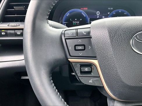 Used 2023 Toyota Crown Limited image 10