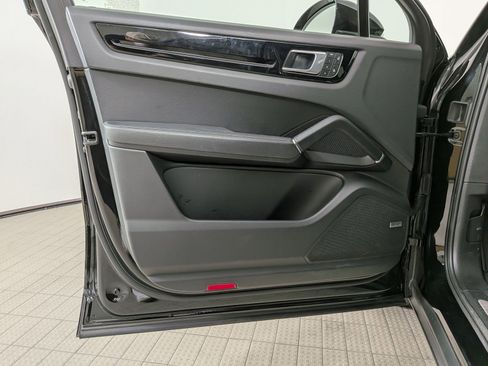 Certified 2023 Porsche Cayenne Platinum Edition AWD/4WD image 13