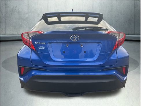 Used 2018 Toyota C-HR XLE image 4