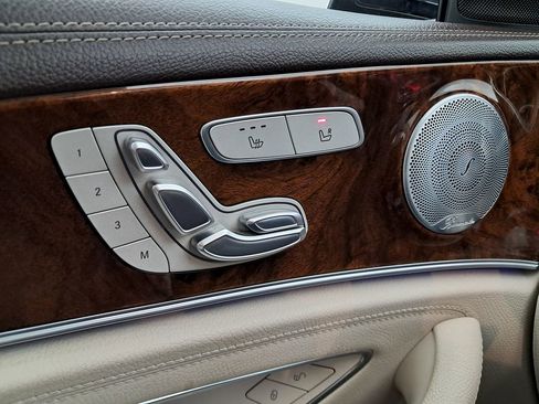 Used 2018 Mercedes-Benz E 300 4MATIC image 12