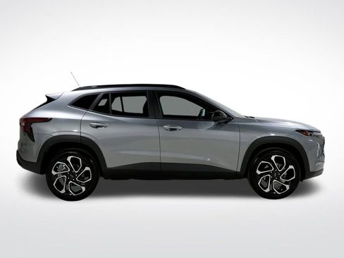 Used 2025 Chevrolet Trax RS w/ Driver Confidence Package image 9