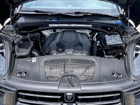 Certified 2026 Porsche Macan AWD/4WD image 23