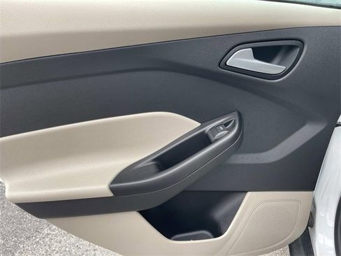 Used 2018 Ford Focus SE image 18