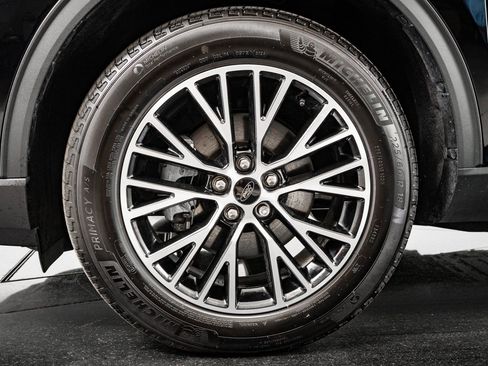 Used 2024 Ford Escape SE image 13