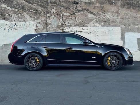 Used 2013 Cadillac CTS V RWD image 5