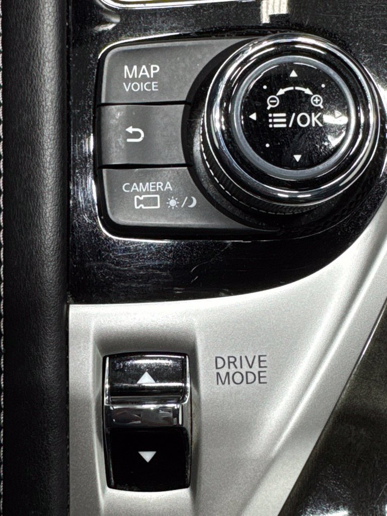 Used 2017 INFINITI Q60 3.0t AWD/4WD image 17