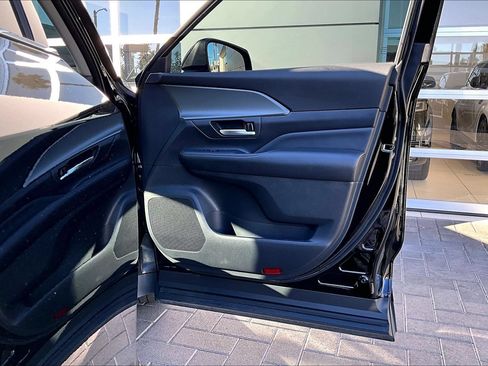 Used 2025 Toyota Grand Highlander XLE FWD image 22