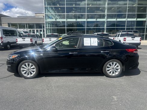 Used 2018 Kia Optima LX w/ 17" Alloy Wheels Package image 2