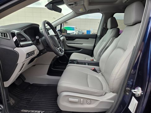 Used 2024 Honda Odyssey Touring image 9