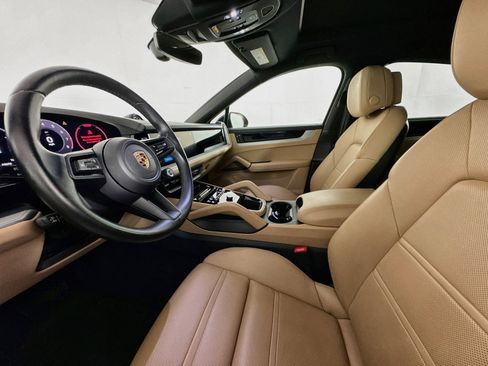 Used 2024 Porsche Cayenne Coupe w/ Premium Package Plus AWD/4WD image 20